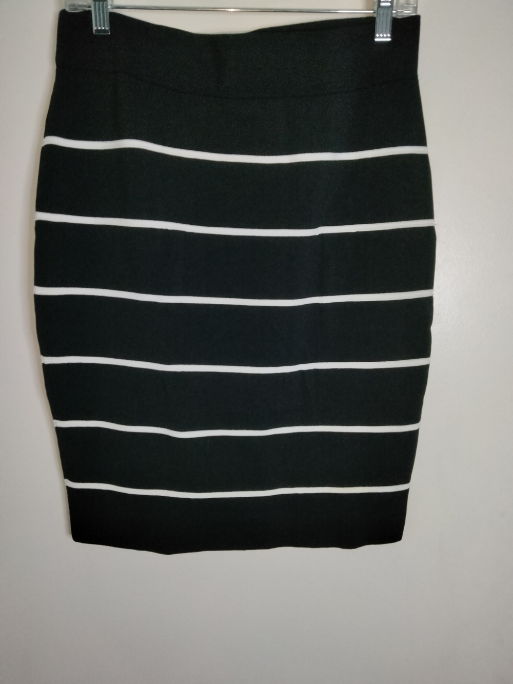 Elle (Size M) Black & White Stripe Stretch Preppy Nautical Pull-on Pencil Skirt
